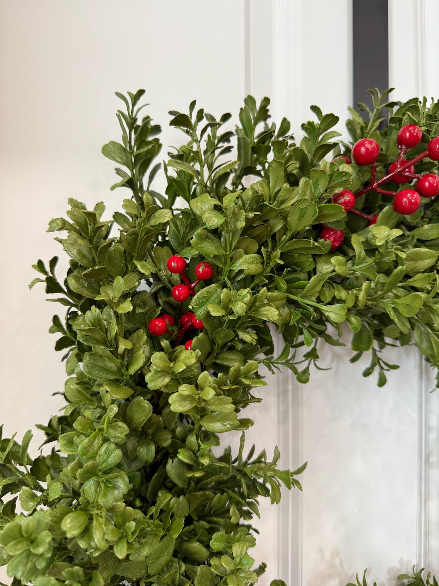 26" Boxwood & Berries