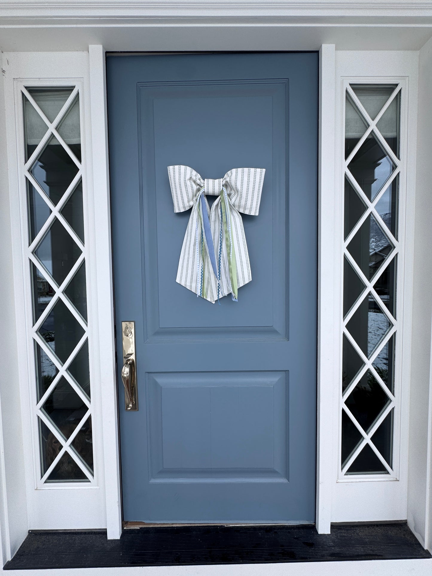 The Kelly Bow by Lauren Oviatt