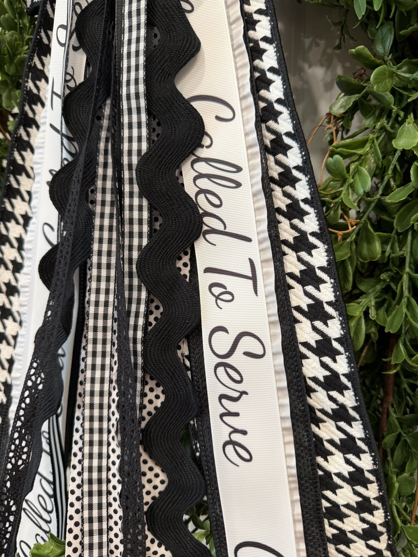 Black & White Missionary with Bow