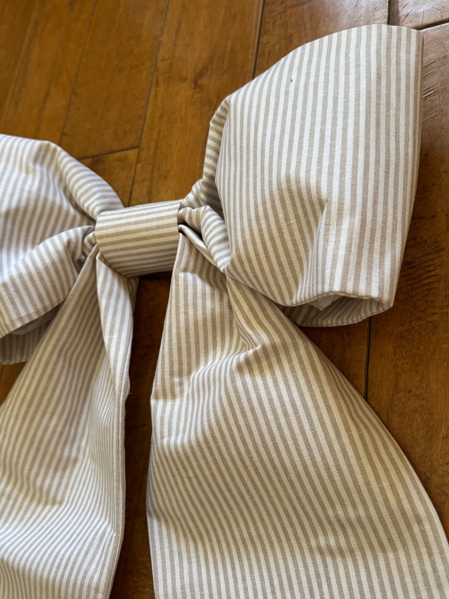 White & Taupe Essex Linen Stripe Grand Bow