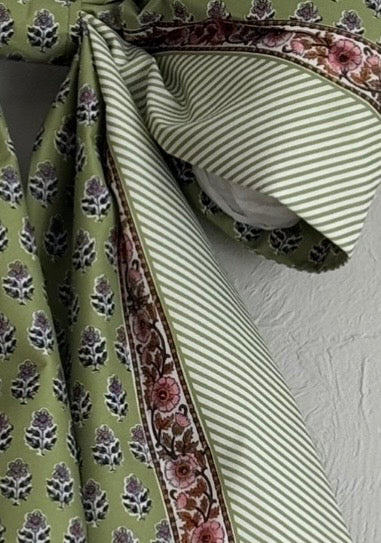 French Province Green Grand Bow