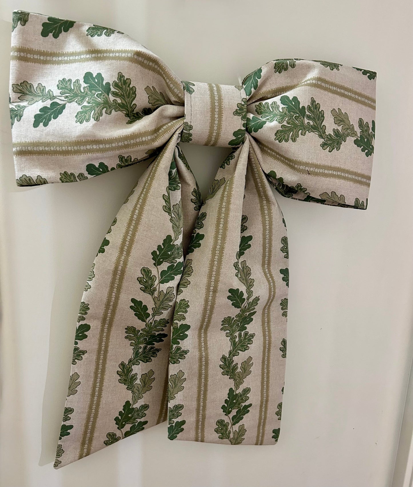 Lauren Oviatt Oak Leaf Grand Bow