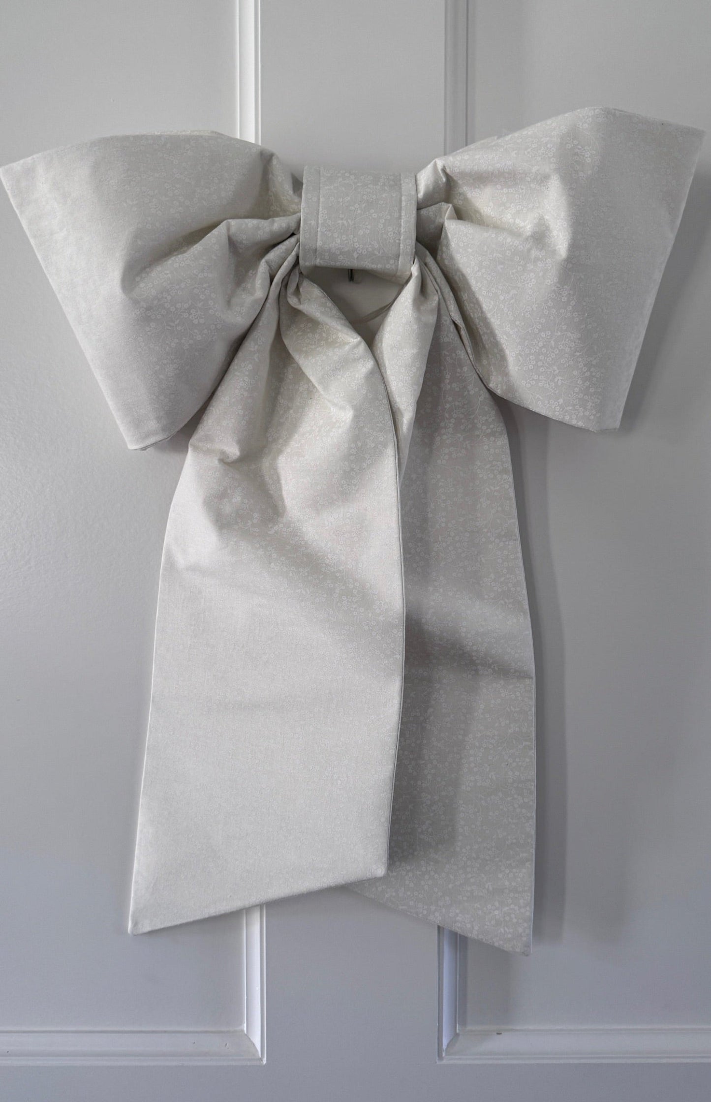 Lauren Oviatt Ivory Floral Grand Bow
