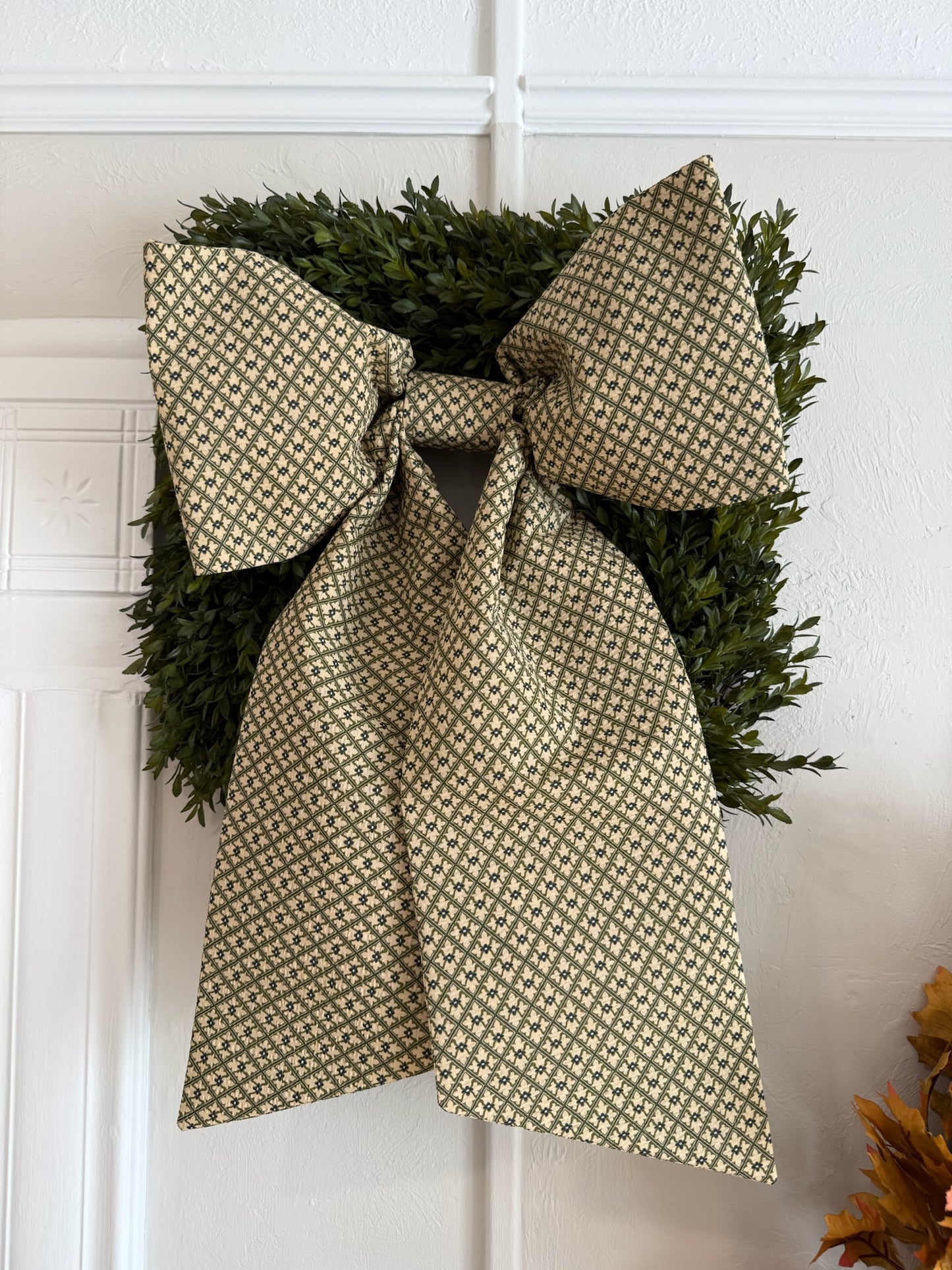 Lauren Oviatt Green Damask Grand Bow