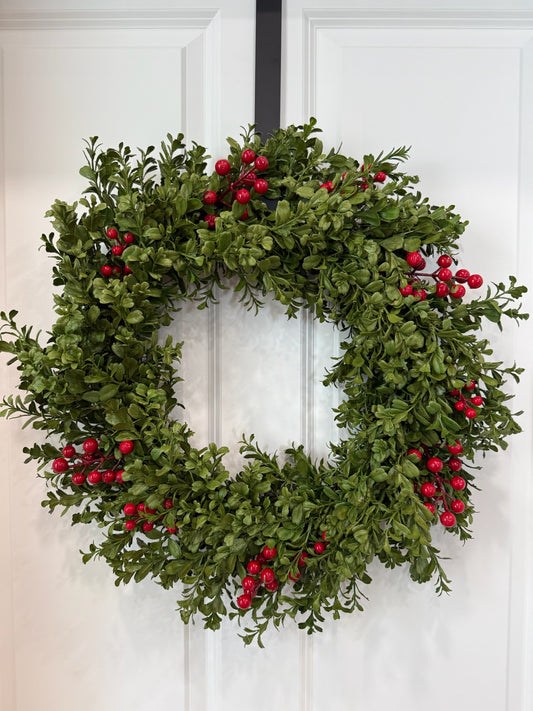 26" Boxwood & Berries