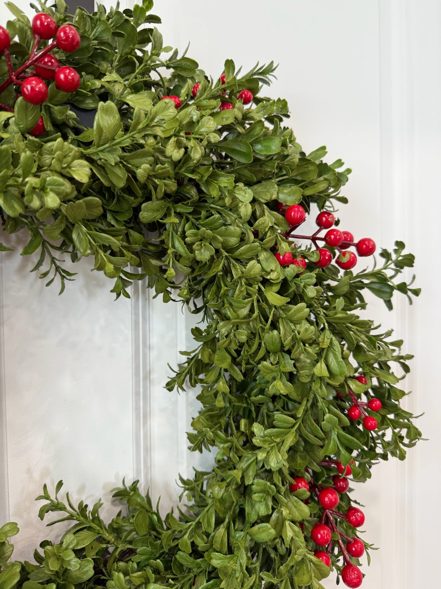 26" Boxwood & Berries