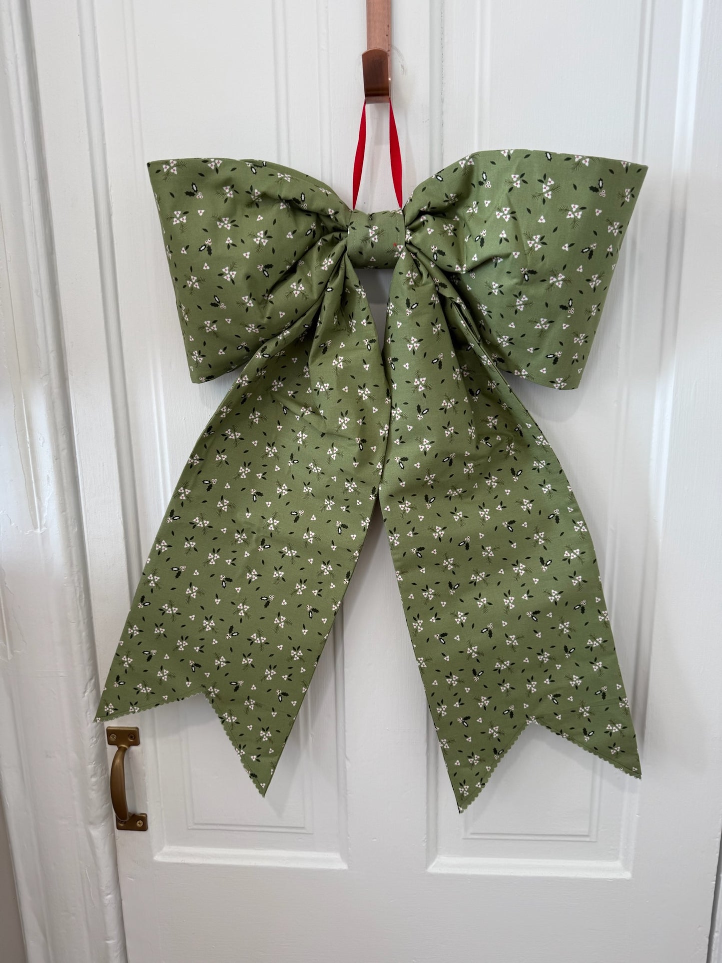 Holly Berry & White Flowers Grand Bow