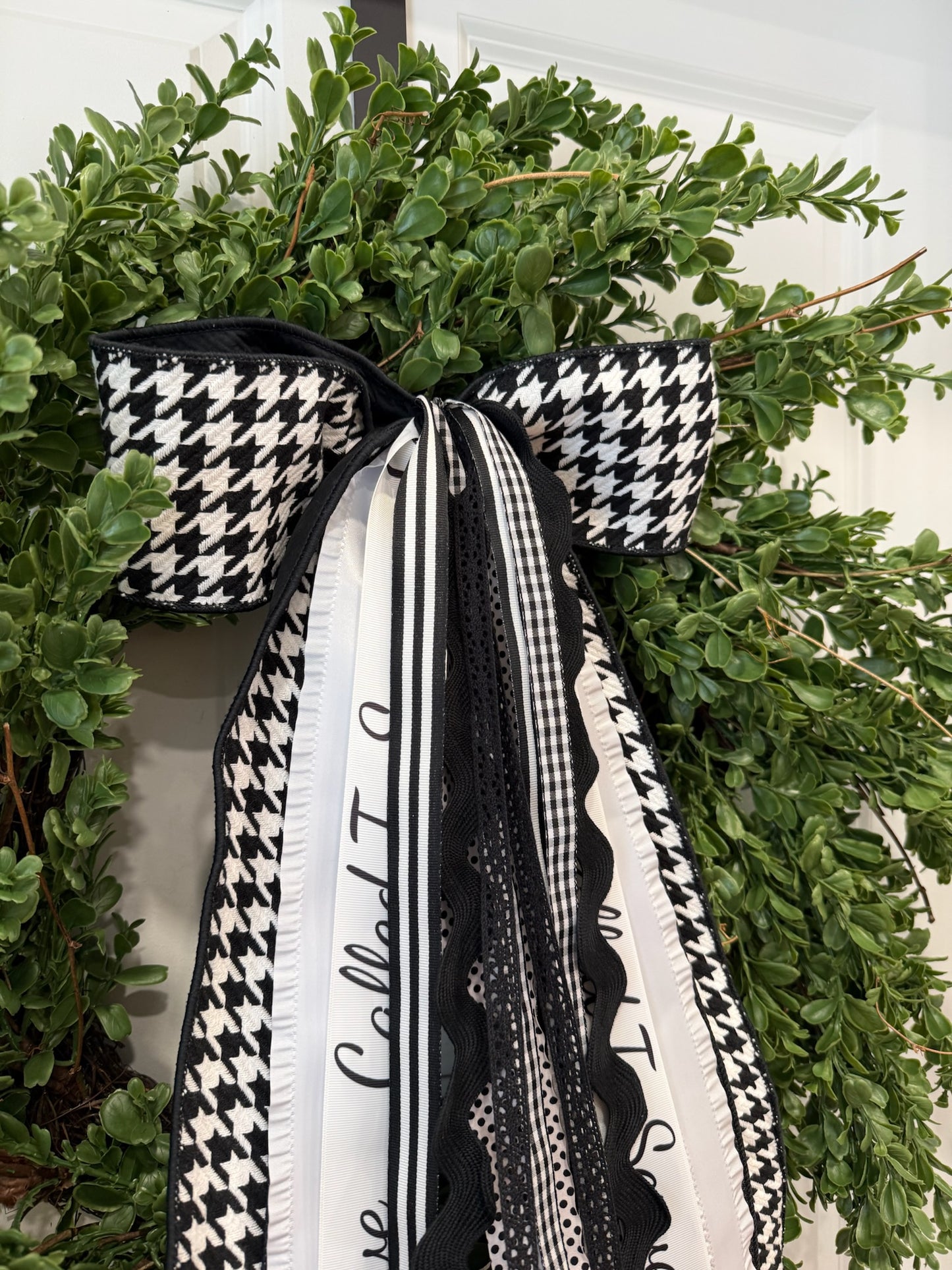 Black & White Missionary with Bow