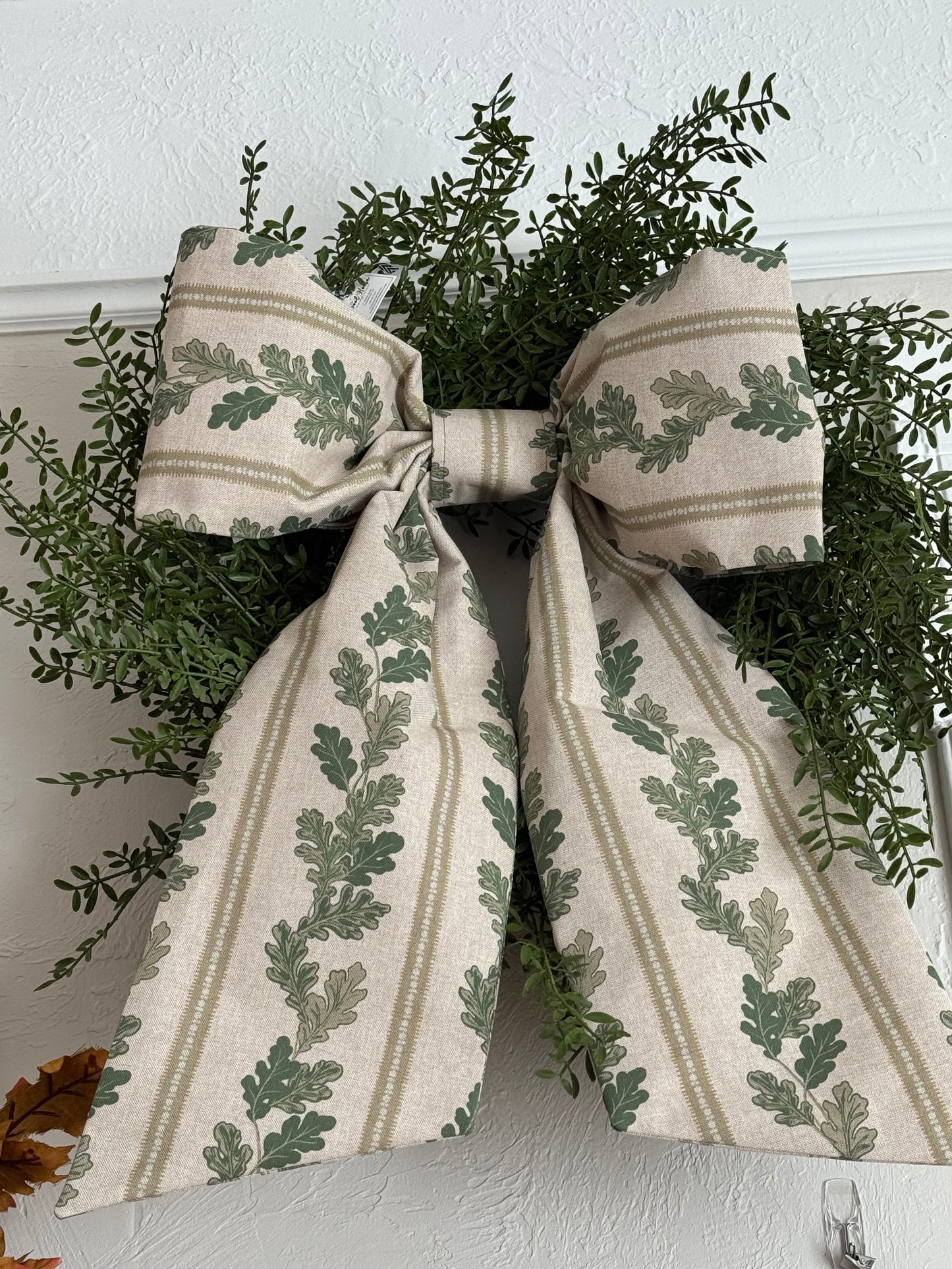 Lauren Oviatt Oak Leaf Grand Bow