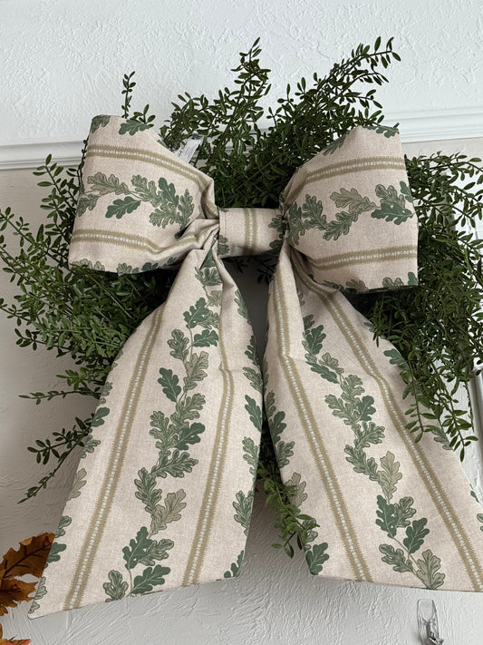 Lauren Oviatt Oak Leaf Grand Bow