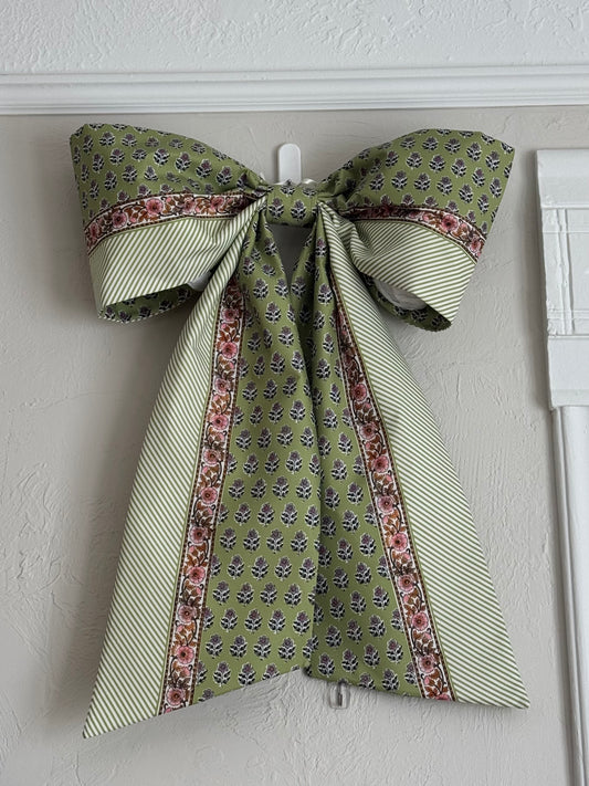 French Province Green Grand Bow