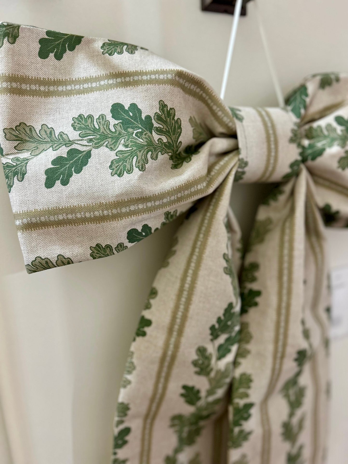 Lauren Oviatt Oak Leaf Grand Bow